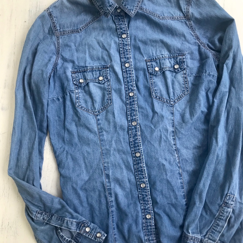 Forever 21 Denim Long Sleeve Button Up Shirt